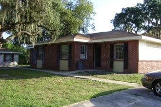 Lake Ariana Apartments in Auburndale, FL - Building Photo - Building Photo