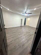 2302 W Roberta Ave, Unit #6 in Fullerton, CA - Foto de edificio - Building Photo