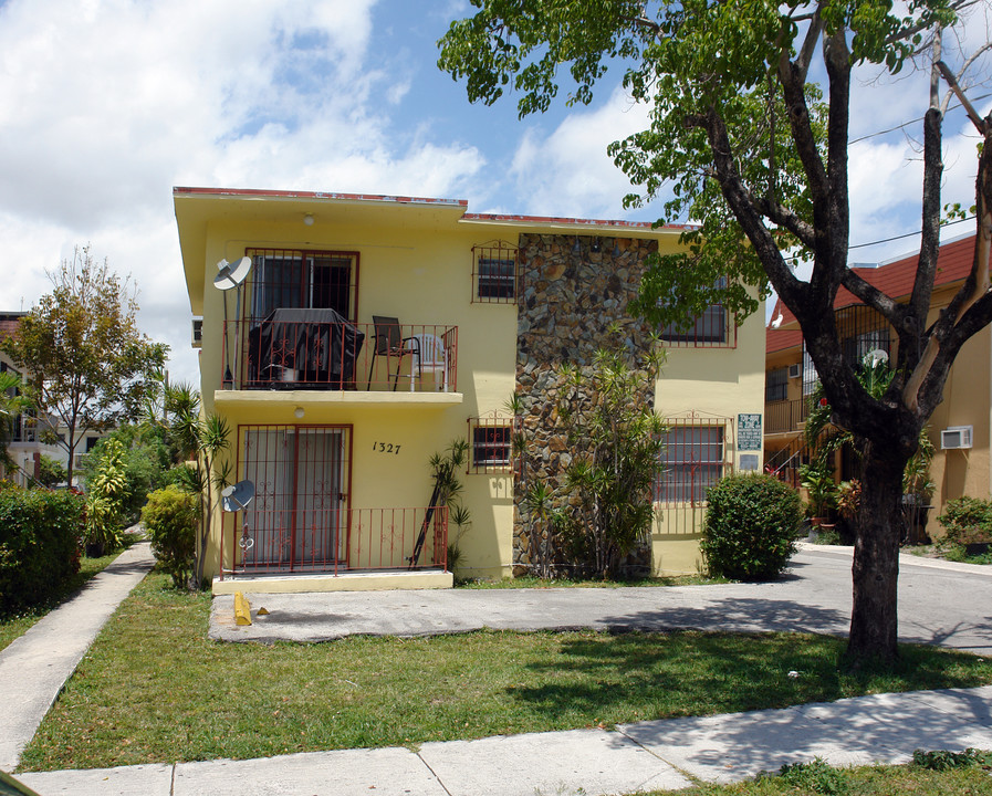 1327 SW 3rd St in Miami, FL - Building Photo