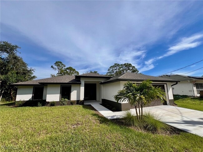 3606 51st St W in Lehigh Acres, FL - Foto de edificio - Building Photo