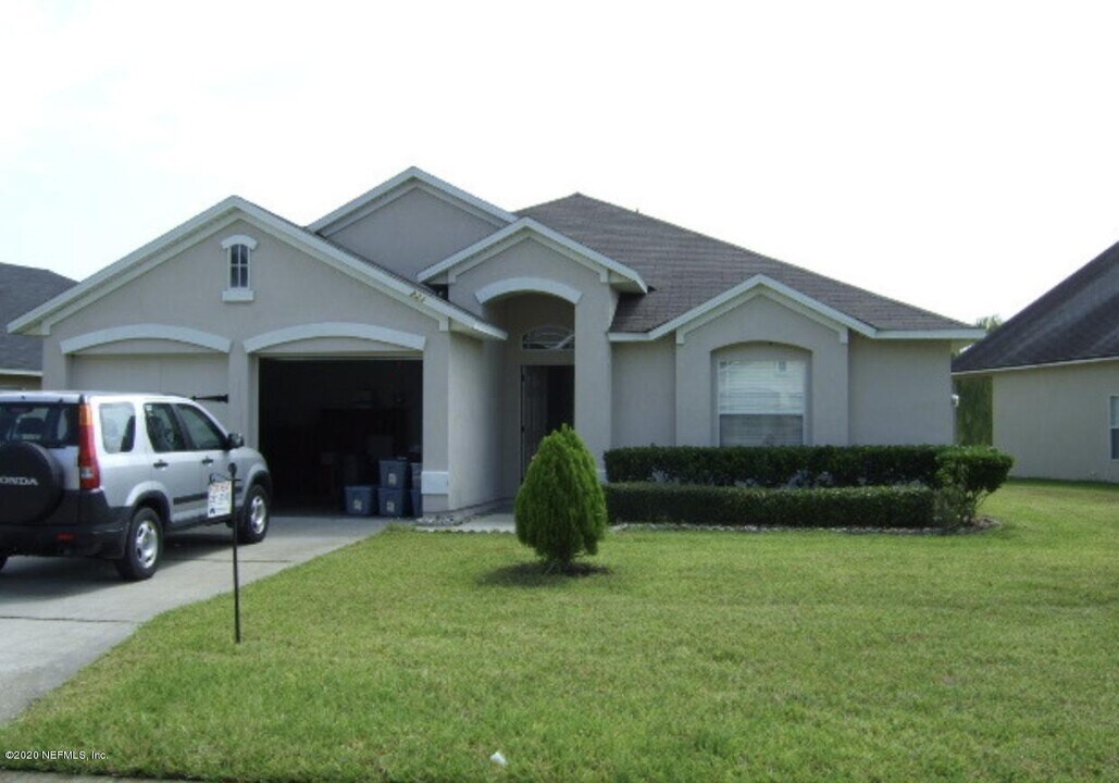 221 Brookchase Ln W in Jacksonville, FL - Foto de edificio