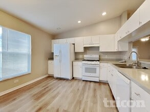 24349 Rolling View Ct in Lutz, FL - Building Photo - Building Photo