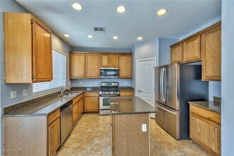 304 Iron Summit Ave in North Las Vegas, NV - Building Photo - Building Photo