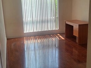 10960 Ashton Ave, Unit 208 in Los Angeles, CA - Building Photo - Building Photo