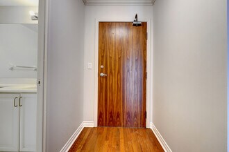 1 Elm Dr W in Mississauga, ON - Building Photo - Building Photo