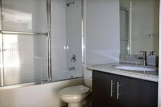 6851 Laurel Canyon Blvd in North Hollywood, CA - Foto de edificio - Building Photo