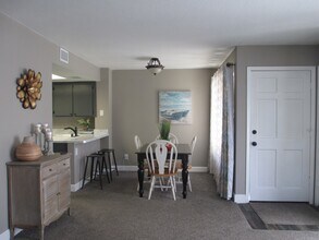 24 Village Cir Dr in Lompoc, CA - Building Photo - Building Photo