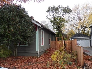 1103 NE 59th Ave in Portland, OR - Building Photo - Building Photo