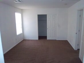 5928 Strayhorn Ct in Las Vegas, NV - Building Photo - Building Photo