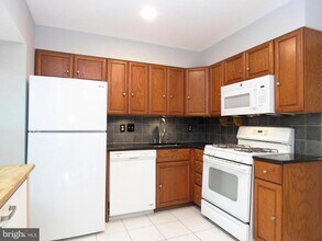 3013 Hickory Grove Ct in Fairfax, VA - Building Photo - Building Photo