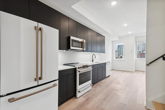 245 N 12th St in Philadelphia, PA - Building Photo - Building Photo