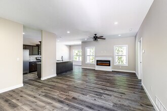 The Cottage's at Boone's Pointe in Boonville, MO - Building Photo - Interior Photo