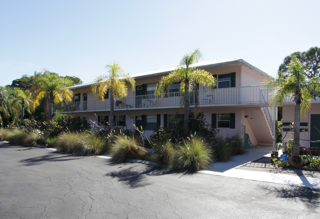 2030 Monroe Ave in Naples, FL - Foto de edificio