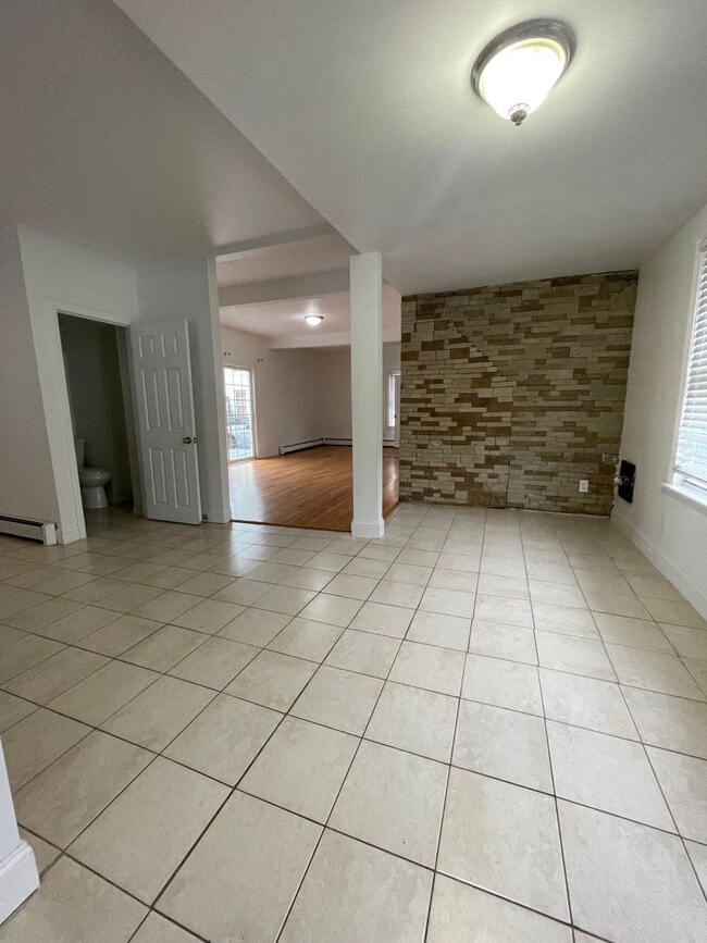 8 Whipple St in Lowell, MA - Building Photo - Building Photo