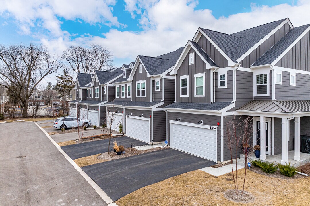 Lucent Lane in Naperville, IL - Building Photo