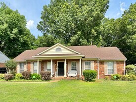 3068 S Mendenhall Rd in Memphis, TN - Building Photo