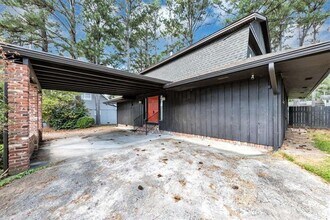 3215 Redona Dr in College Park, GA - Building Photo - Building Photo