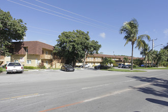 Avondale Gardens Apartments in Pompano Beach, FL - Building Photo - Building Photo