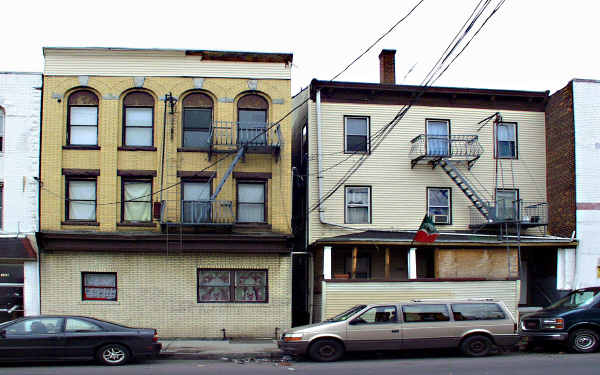 137-139 3rd St in Passaic, NJ - Building Photo