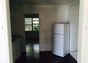 1064 S Clearview Ave, Unit 4 in Tampa, FL - Foto de edificio - Building Photo