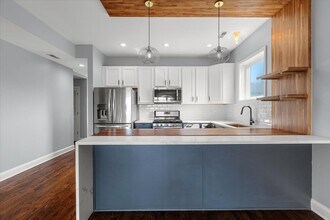 1610 W Grand Ave in Chicago, IL - Building Photo - Building Photo
