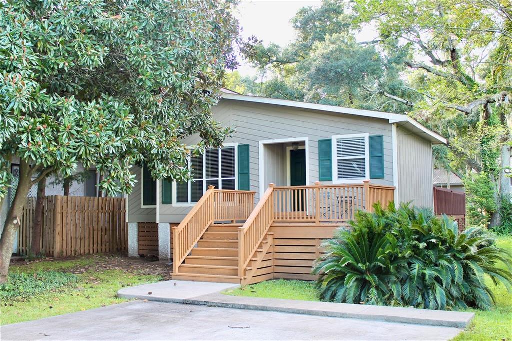 220 Circle Dr in St. Simons Island, GA - Foto de edificio