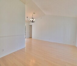 174 Parkwood Dr in Royal Palm Beach, FL - Building Photo - Building Photo