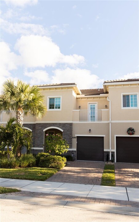 6264 SE Portofino Cir in Hobe Sound, FL - Building Photo