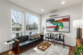 10712A Greenwood Ave N in Seattle, WA - Building Photo - Building Photo