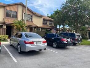 3961 Cocoplum Cir in Coconut Creek, FL - Building Photo - Building Photo