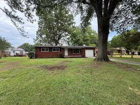 1302 Mewborn Ave in Kinston, NC - Building Photo