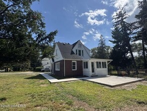 118 NJ-34 in Holmdel, NJ - Building Photo - Building Photo