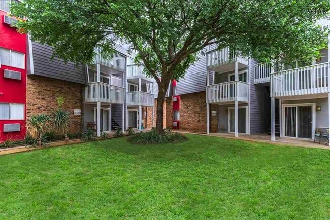 2612 Southwest Pkwy in Wichita Falls, TX - Foto de edificio - Building Photo