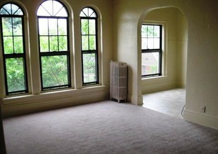 University Court Apartment in Buffalo, NY - Building Photo - Interior Photo