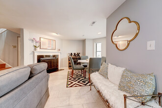 1124 25th St NW, Unit T4 in Washington, DC - Building Photo - Building Photo