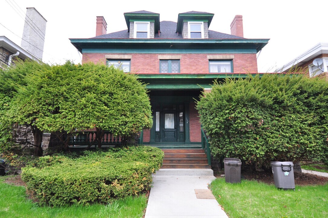 6549 Northumberland St in Pittsburgh, PA - Building Photo