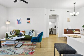 9450 W Cabela Dr in Glendale, AZ - Foto de edificio - Building Photo