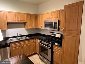 12905 Centre Park Cir in Herndon, VA - Building Photo - Building Photo