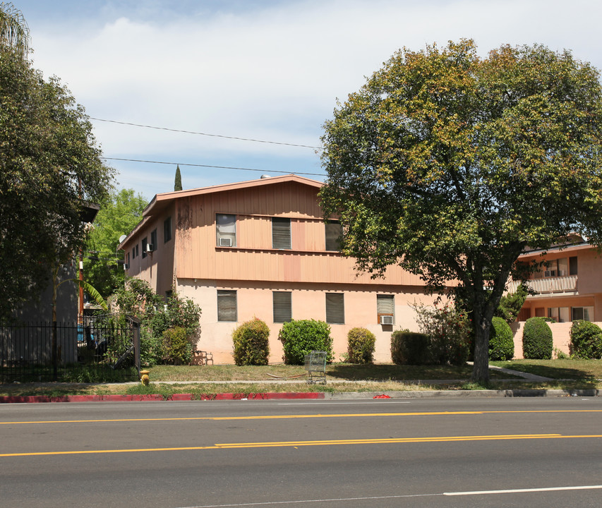 18025 Roscoe Blvd in Northridge, CA - Building Photo