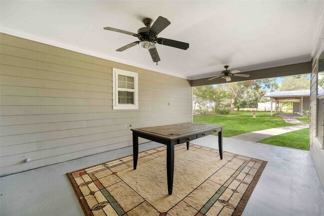 5618 Avenue M 1/2 in Santa Fe, TX - Building Photo - Building Photo