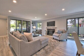 494 Lassen St, Unit A in Los Altos, CA - Foto de edificio - Building Photo