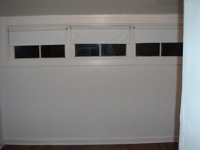 512 14th St, Unit Great upper Tree house 1 Bedroom in Sacramento, CA - Building Photo - Building Photo