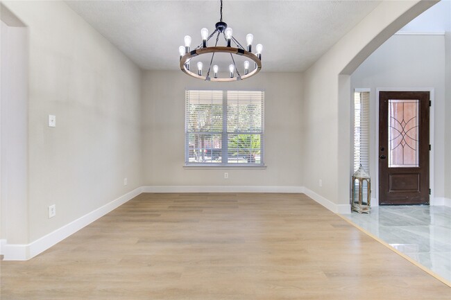 property at 5512 Canyon Bluff Ln