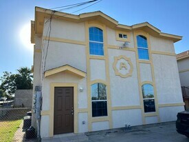 2901 S Martin Ave in Laredo, TX - Building Photo