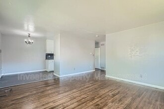 1060 S Decatur St in Denver, CO - Building Photo - Building Photo