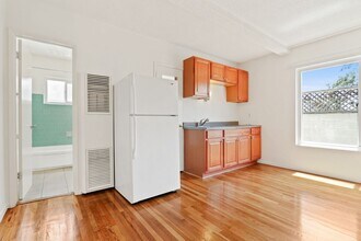 1010 Pico Blvd in Santa Monica, CA - Building Photo - Building Photo