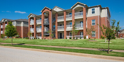 The Greens at Mustang Creek in Yukon, OK - Building Photo - Building Photo