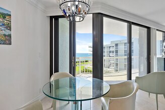 3300 S Ocean Blvd in Palm Beach, FL - Building Photo - Building Photo