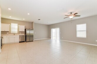 325 Kenilworth Dr in Kissimmee, FL - Building Photo - Building Photo