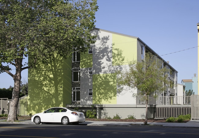 Keller Plaza in Oakland, CA - Foto de edificio - Building Photo